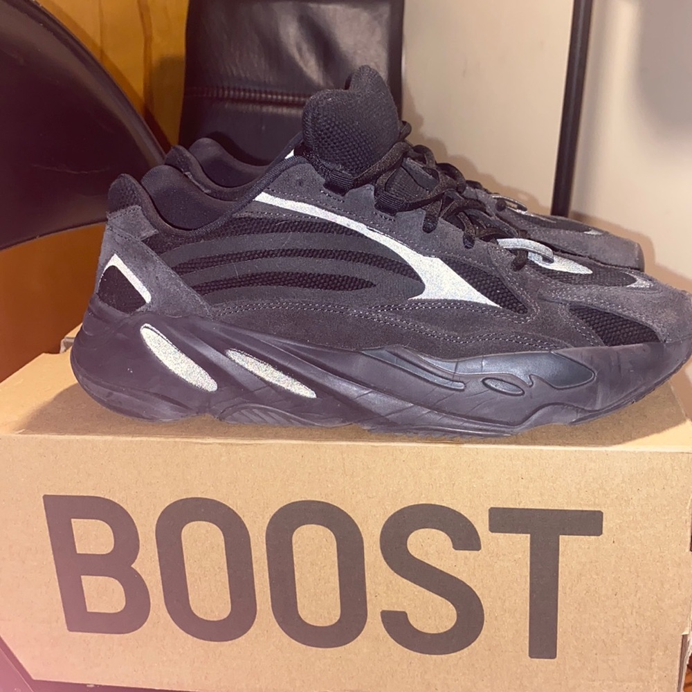 Yeezy Boost 700 V2 “Vanta”